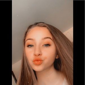 Meet your Posher, Alexia